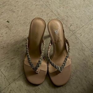 shoes bebe color brown with little rocks